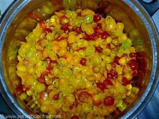Yellow and red cherry tomatoes to make a sauce