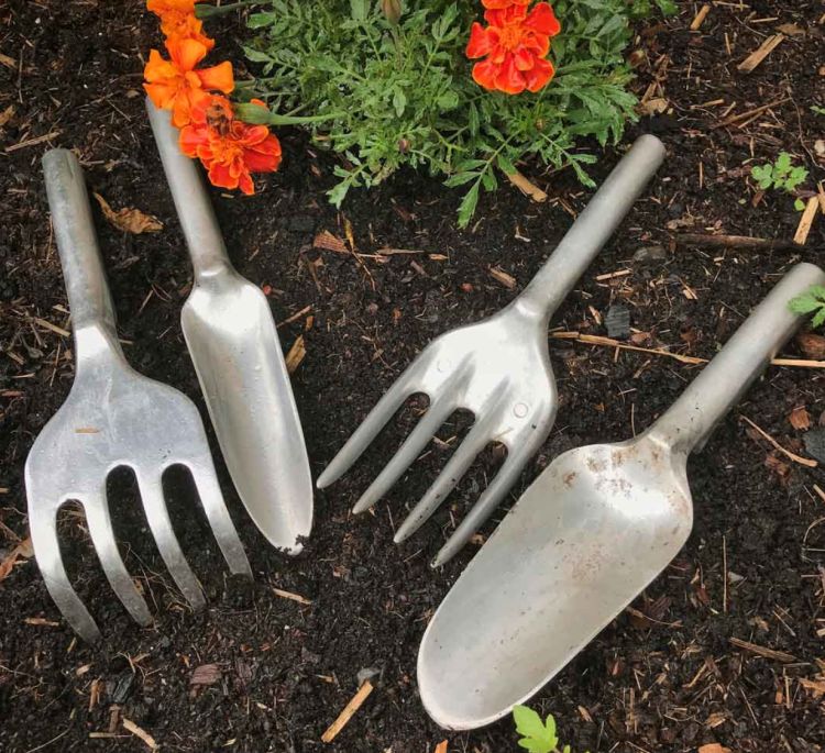 Helpful Garden Tools to Make Gardening Easier
